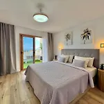 Paulmarie Lounge Ocean View *